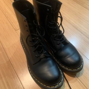 Dr martens like new sz 10 women’s